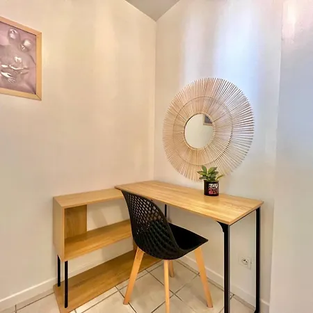 Le Patio Cache Calme & Confort Pres Des Arenes شقة *